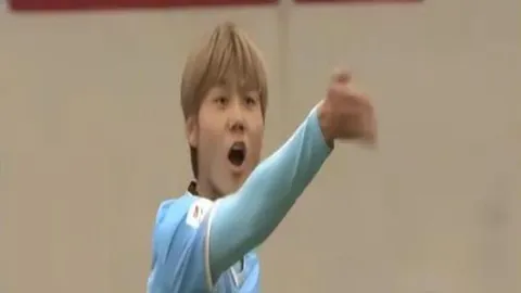 [图]利物浦双子星耀眼，萨拉赫与索博斯洛伊合璧助球队2-0胜曼城